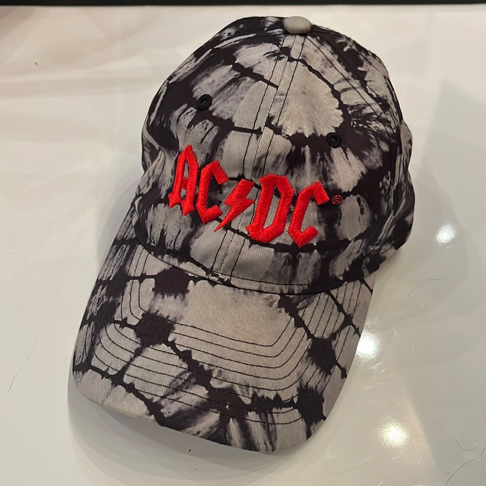 AC-DC hat